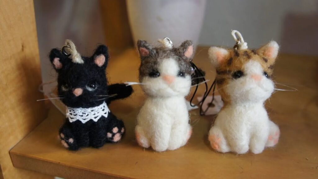 Đừng nhồi quá chặt khiến gấu bị biến dạng, nhưng cũng không nên nhồi quá ít vì gấu sẽ không đứng dáng