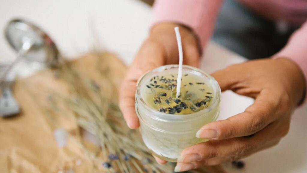 Đừng "tham" quá nhiều tinh dầu vì hương quá nồng có thể gây khó chịu.