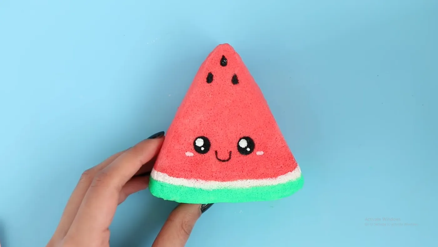 Làm squishy hoàn toàn an toàn nếu bạn sử dụng các nguyên liệu như keo sữa chất lượng cao và màu acrylic không độc hại