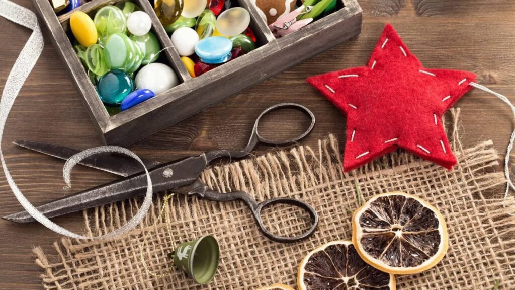 Hàng handmade không chỉ đơn thuần là một sản phẩm, mà nó còn ẩn chứa sự tận tâm và câu chuyện rất riêng của người làm