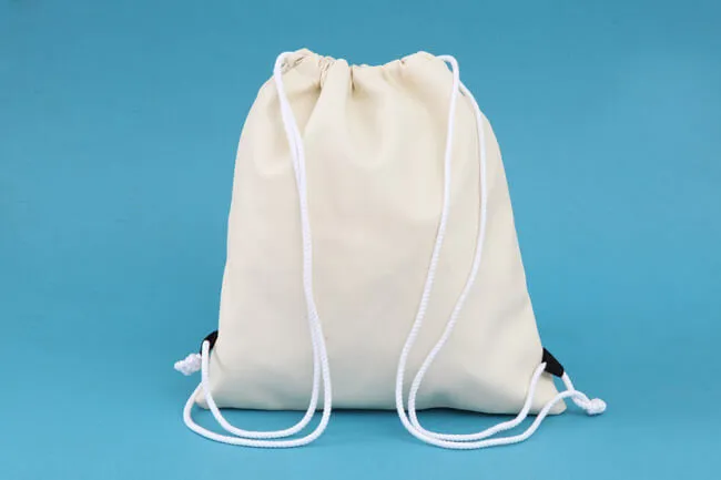 Nếu không có máy may, hãy chắc chắn rằng bạn đã may bằng tay một cách chắc chắn.