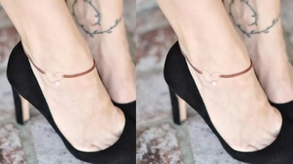 Kết hợp giữa dây da và dây xích để tạo phong cách phá cách.