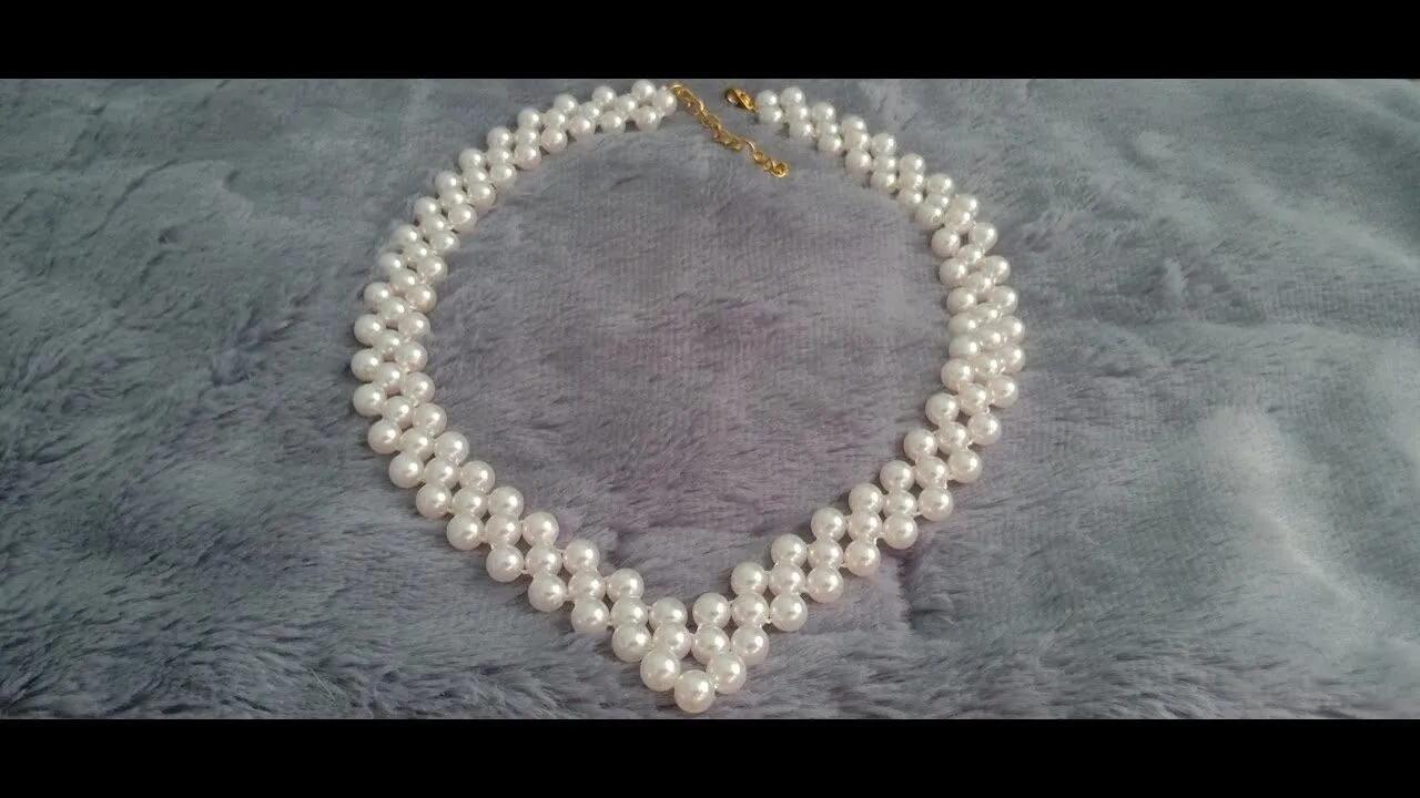 Cách kết hợp trang phục cơ bản là lựa chọn những bộ đồ có màu sắc nhẹ nhàng 