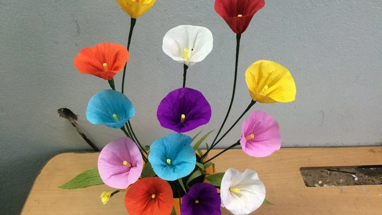 Hoa handmade là những bông hoa được làm thủ công, từ những vật liệu như giấy, vải, len, đất sét...