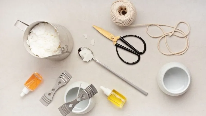 Sau khi làm xong, để nến "nghỉ" ít nhất 24–48 giờ trước khi đốt